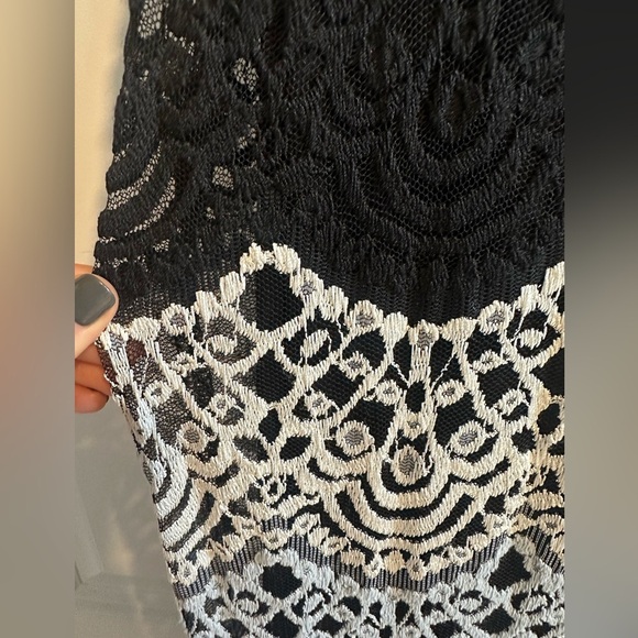 Avery G Mermaid Crotchet Gown size 2 - Picture 5 of 15